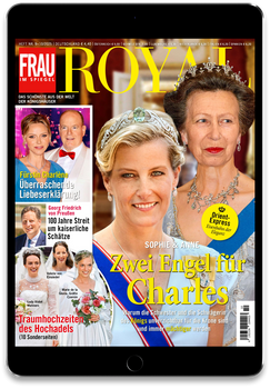 Frau im Spiegel Royal Digital Cover